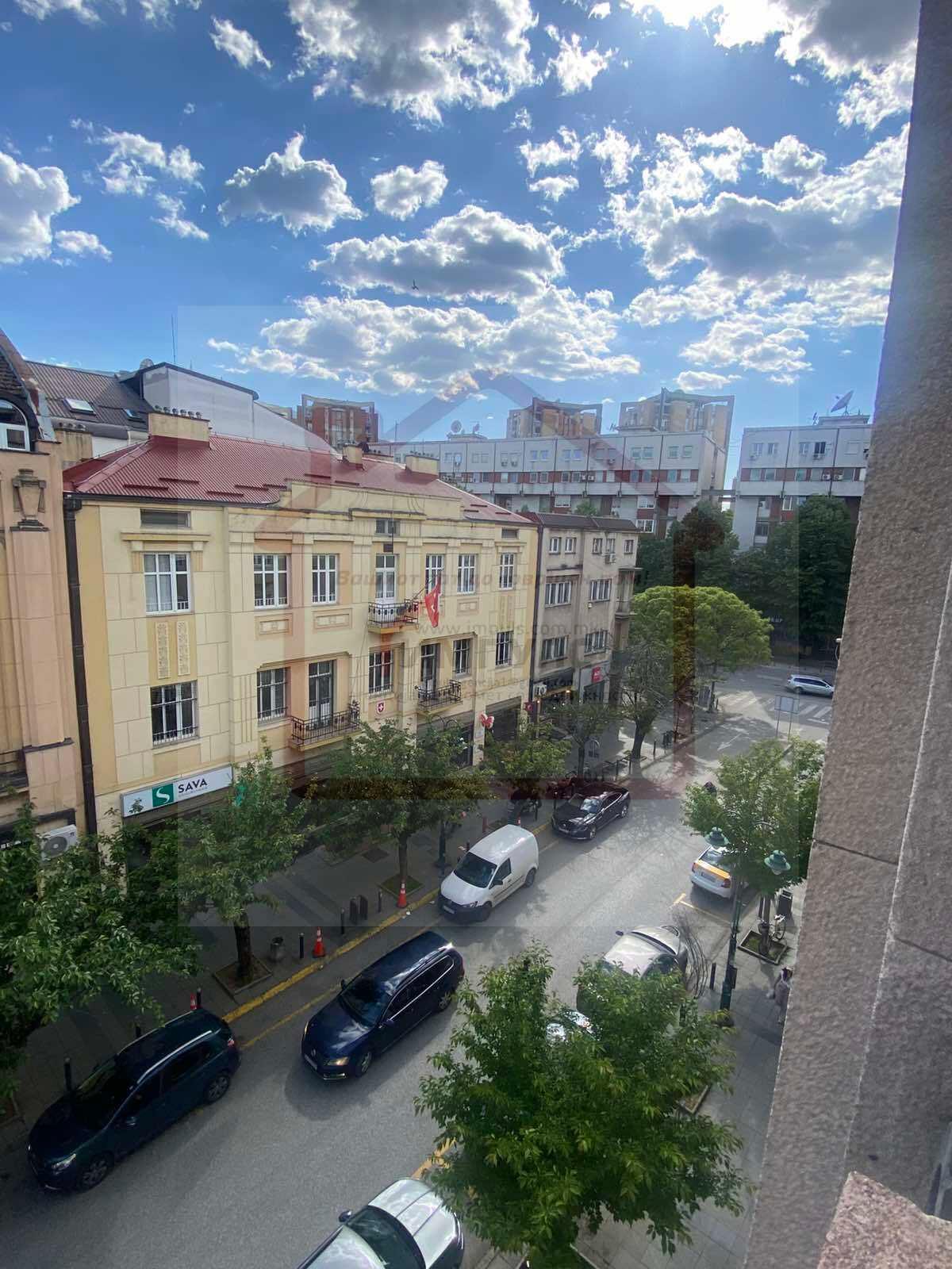 PRAZEN-STAN-NA-ATRAKTIVNA-LOKACIJA-VO-CENTAR