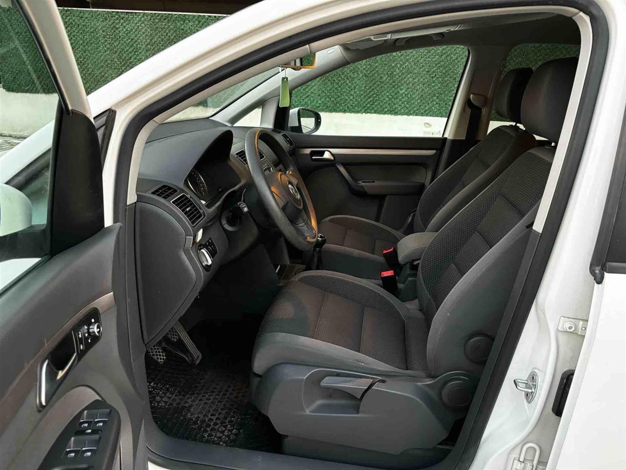 VW-Touran-1-4-TSI--150ks--7-sedišta-Benzin-Metan
