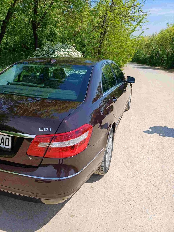 Prodavam--ili-menuvam-----Mercedes-e220---212--2010-godina
