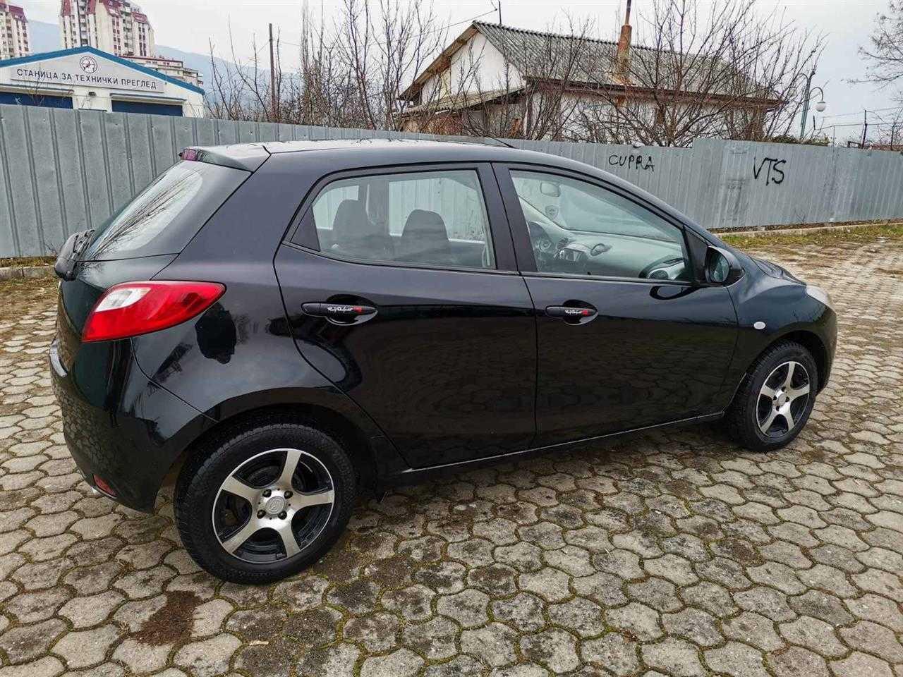Mazda-2-1-3-Benzin-Plin-2009-godina--ne-uvezuvana