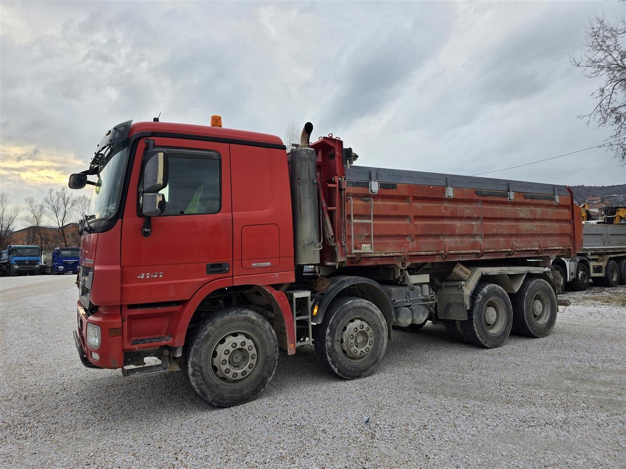 Mercedse-Aktros-41-41-mod-2012-go