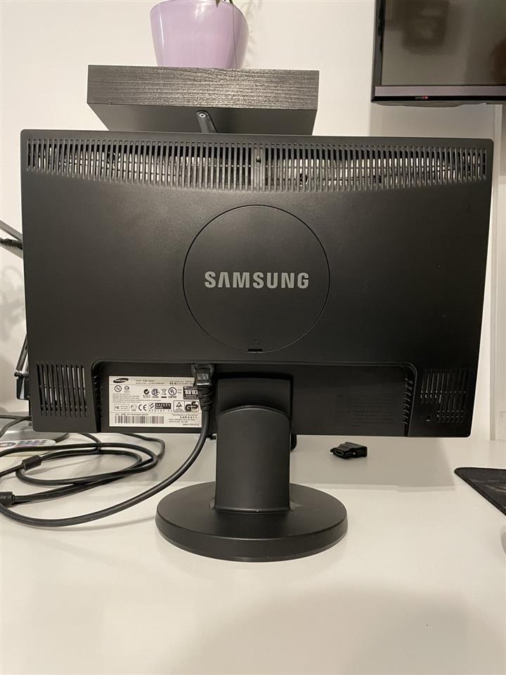 polovni-monitori-za-kompjuter-j