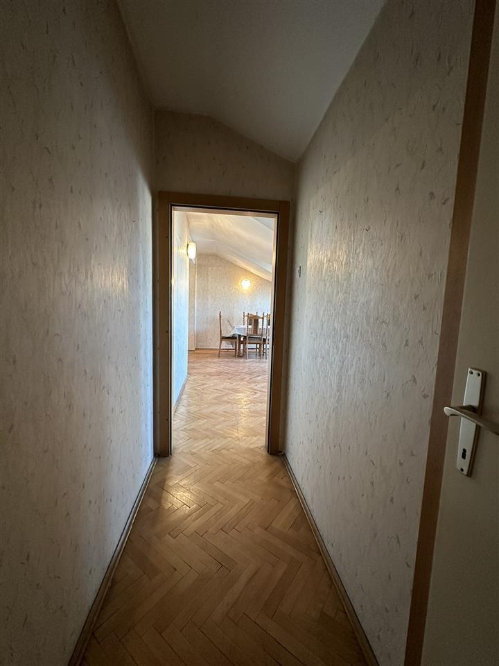 Trosoben-stan-vo-Kapistec-64m2-pozadi-Zebra