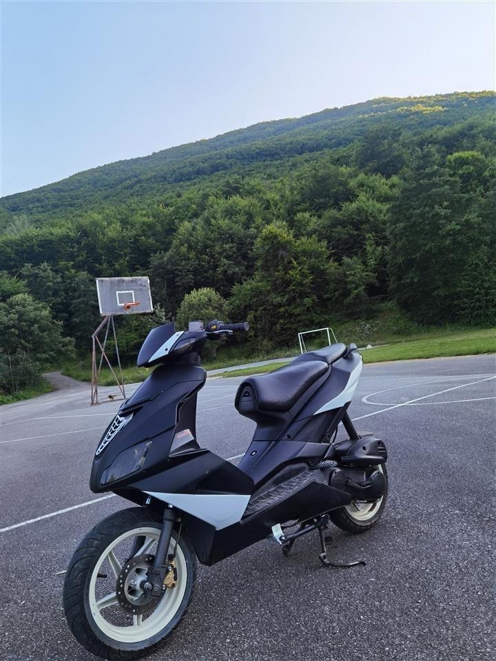 Se-Prodava-Aprilia-70cc--2013-godina--kontakt-075285315
