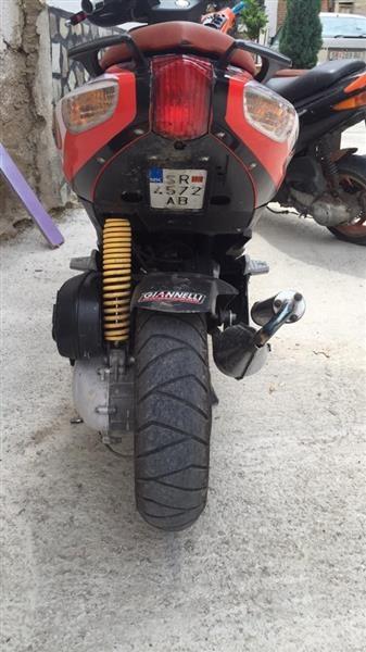 Aprilia-SR-50--10