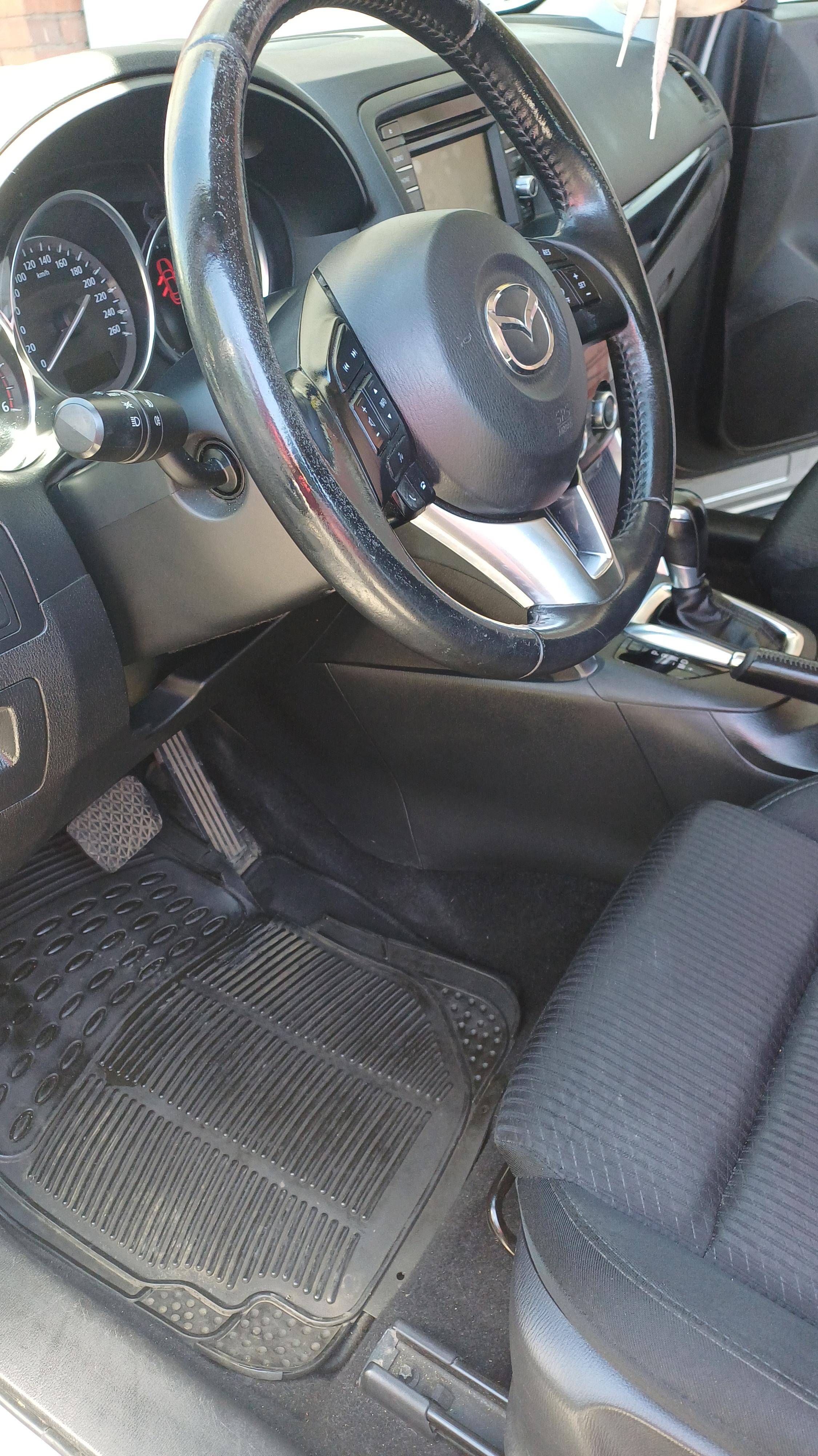 Se-prodava-Mazda-CX5-zemena-od-ambasada