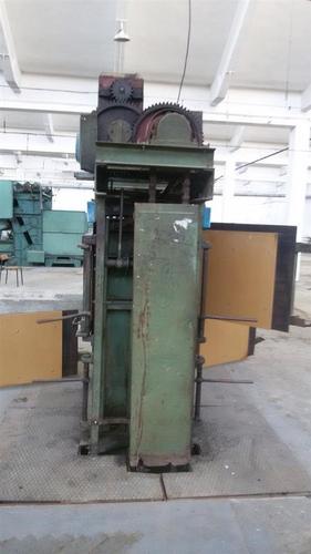Bale press machine