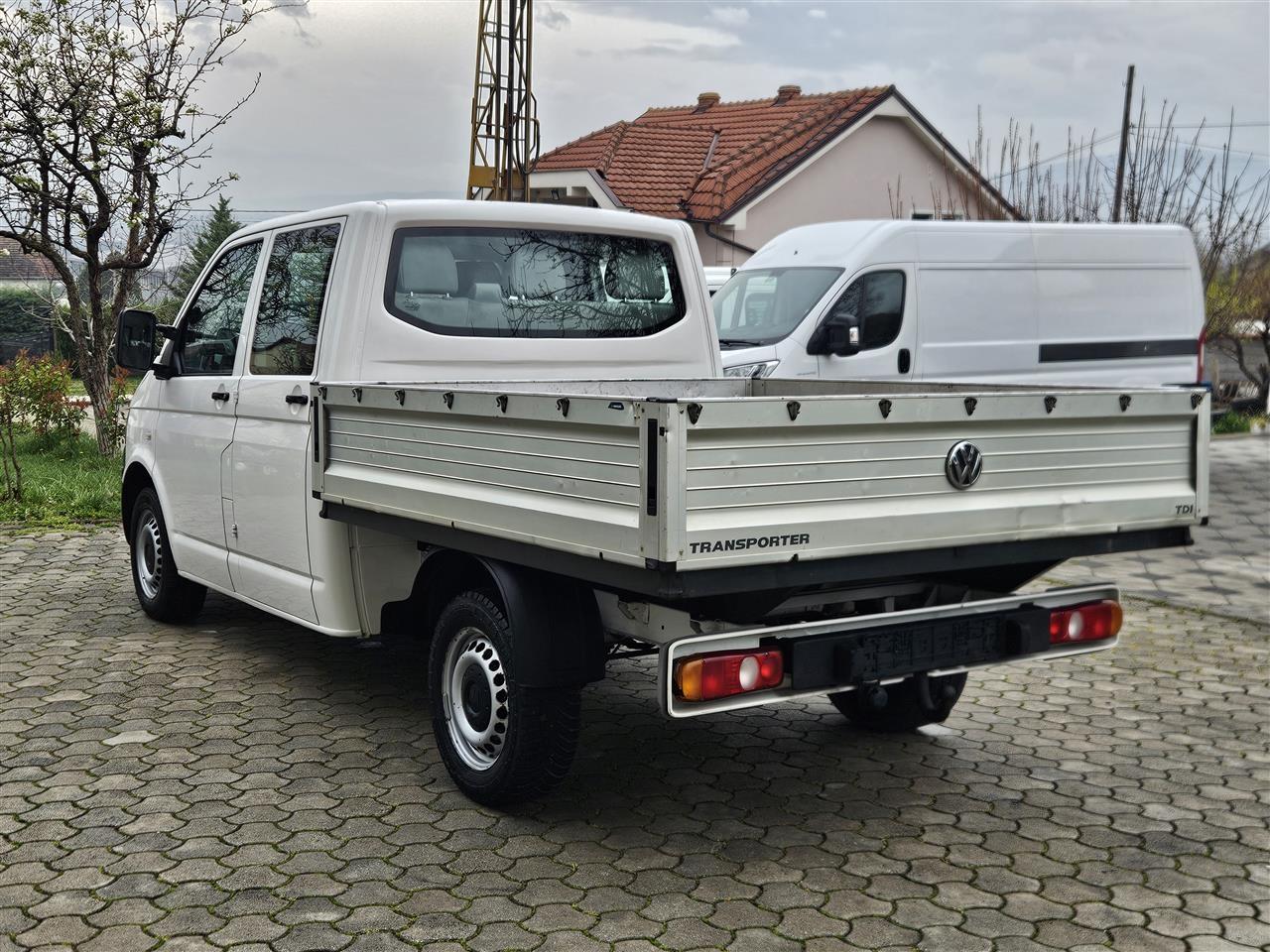 VW-T6-2-0-TDI-7-SEDISTA-2013-GOD-KAMJONETA