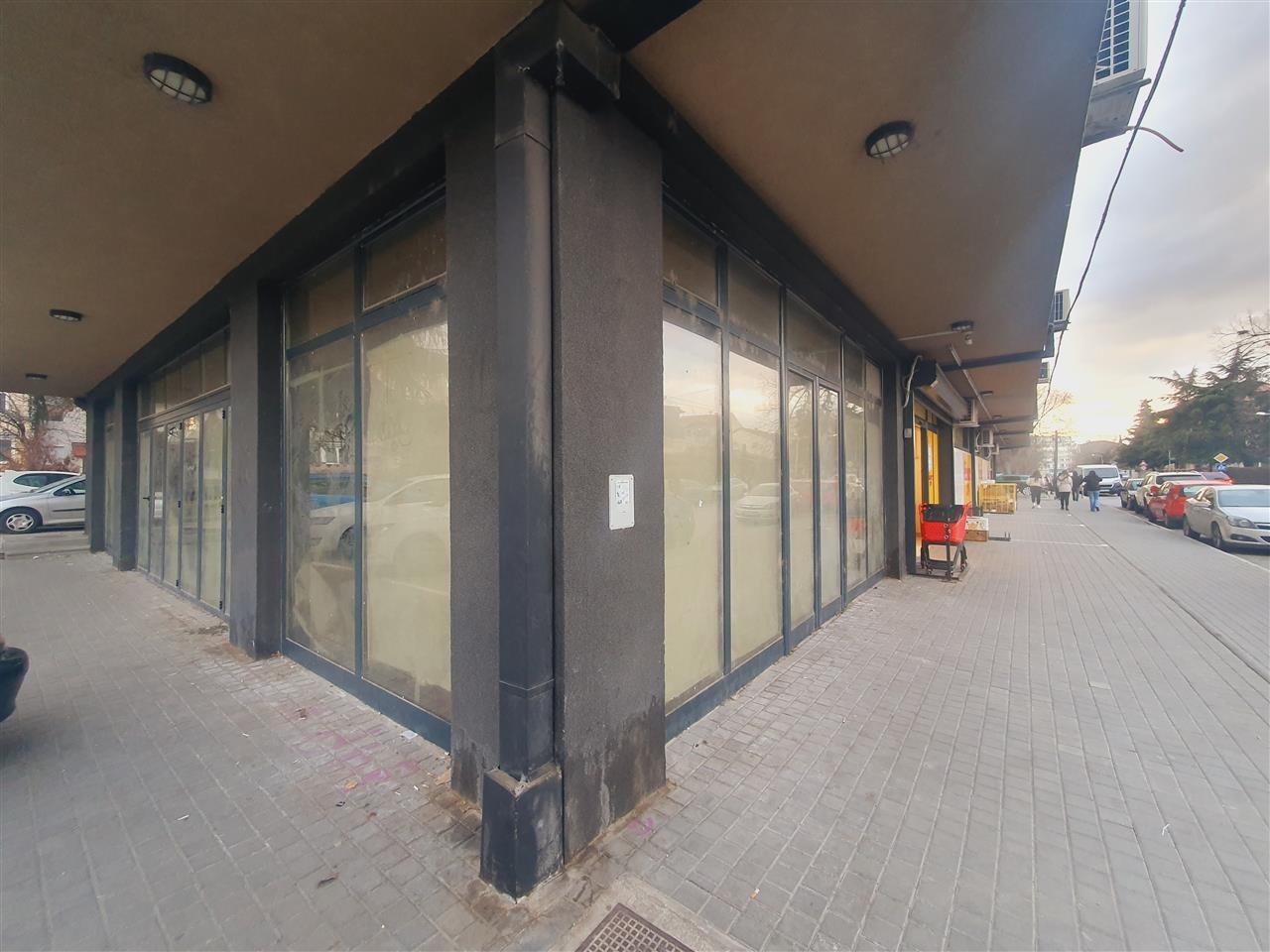 Atraktiven-lokal-na-glavna-ulica-do-Zur-market