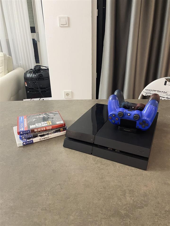 PS4