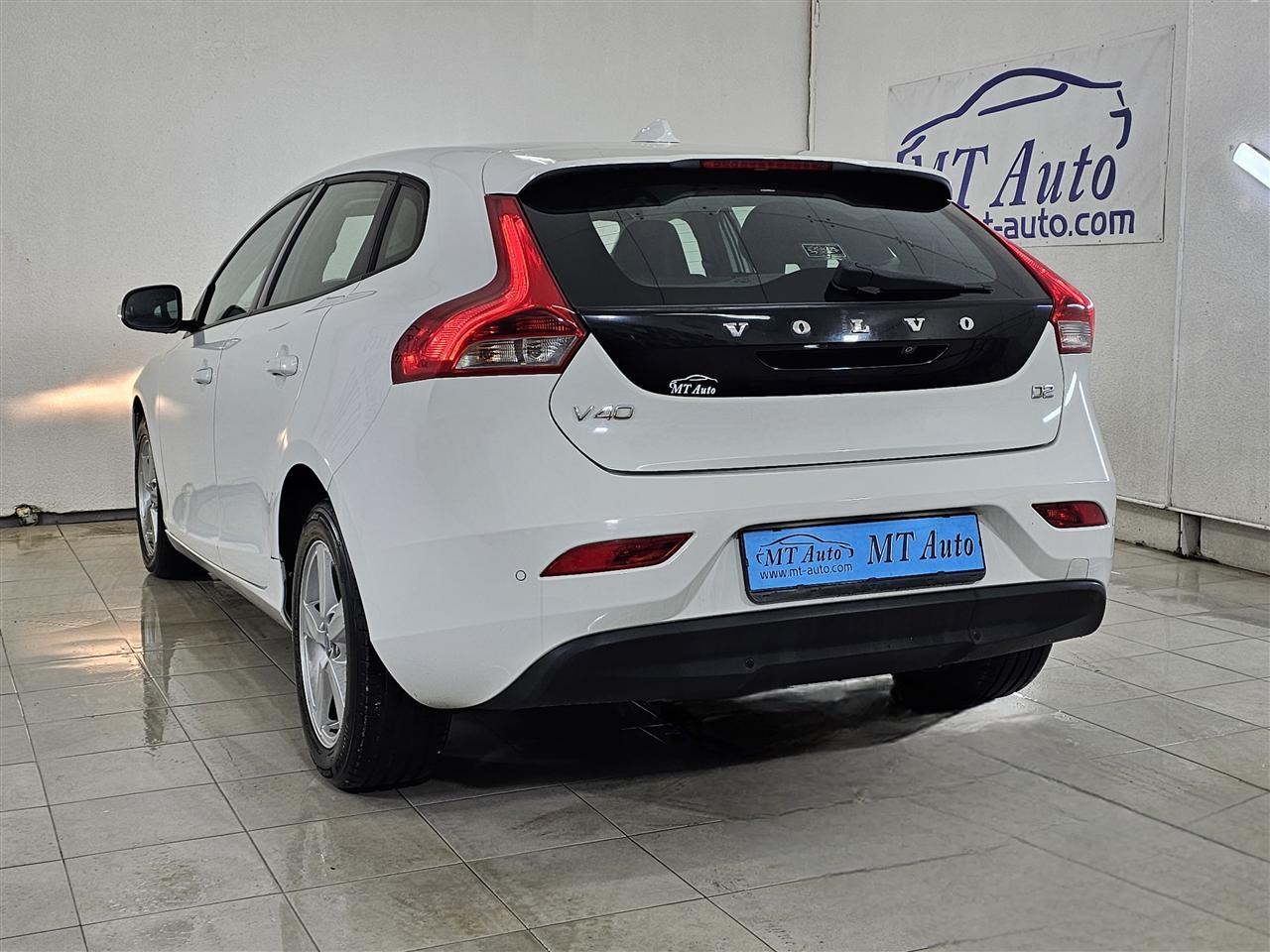 VOLVO-V40-1-6D-115-KS-DIGITAL-LED-NAVI-KAMERA---13-MT-Auto
