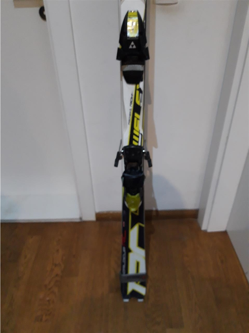 Skii-Fischer-WC-RC4-i-ski-cevli-Salomon-Impact-10