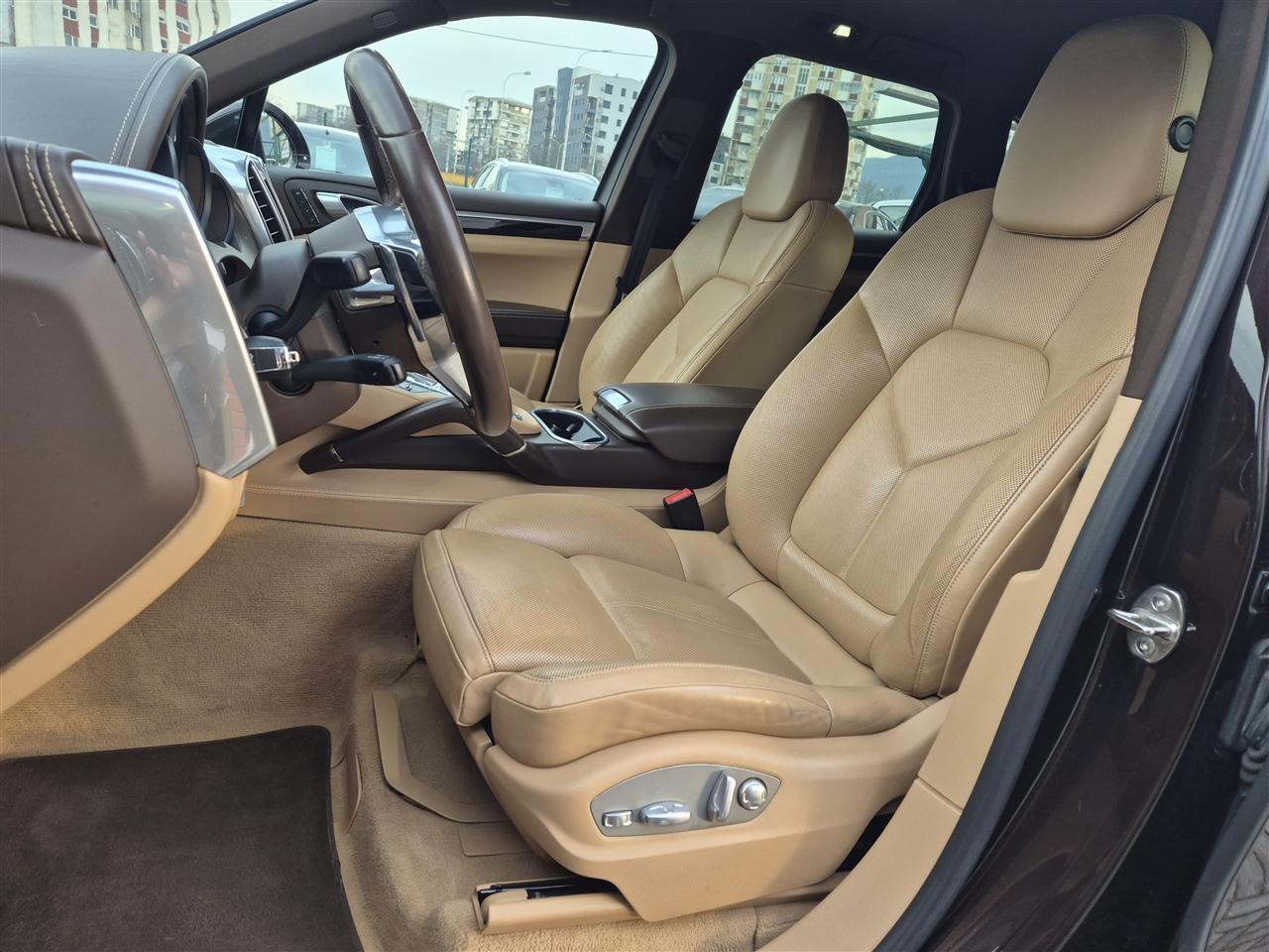 Porsche-Cayenne-3-0d-262ks-2015-16g-ekstra-ful-kako-nov
