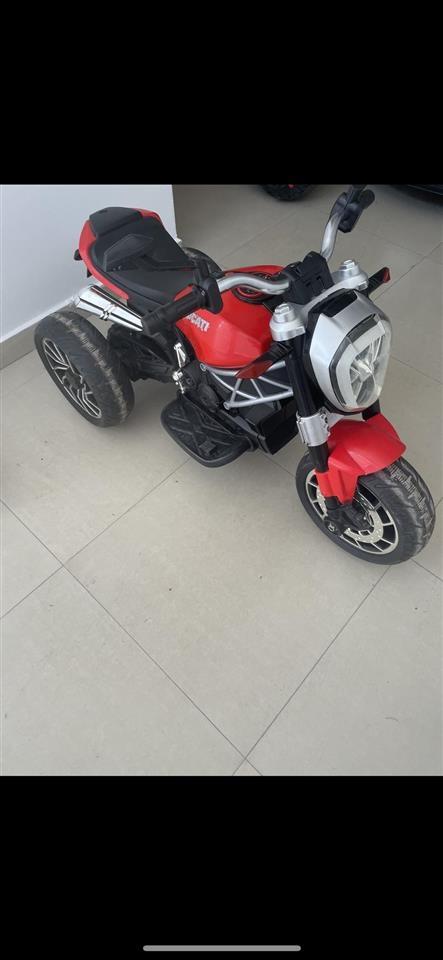 Motorce-na-baterii-