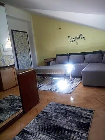SE IZDAVA NAMESTENA GARSONJERA VO KAPISTEC