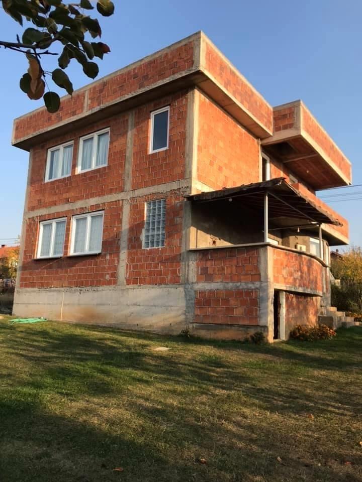 Shtëpia-169m2-me-11-ari-tokë-në-Prishtinë