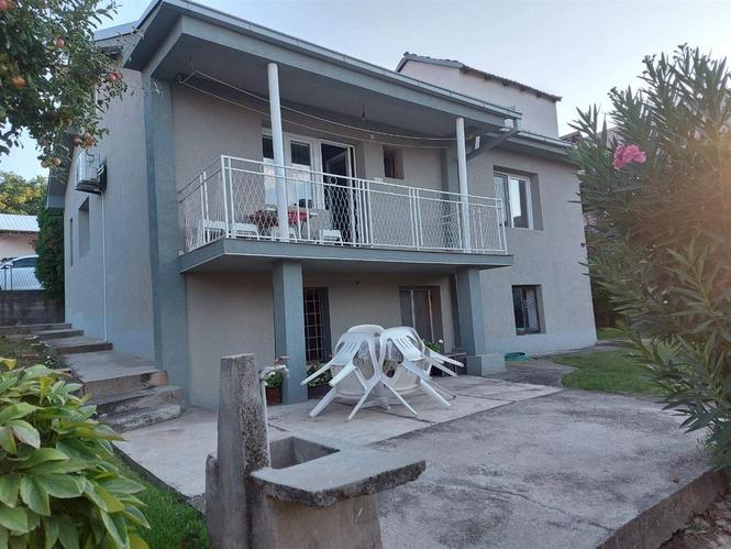 Renovirana kuka 132m2 so dvor 814m2 vo Pripor