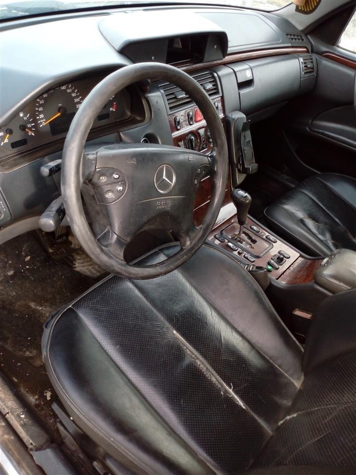 Mercedes-Benz-E220-CDI