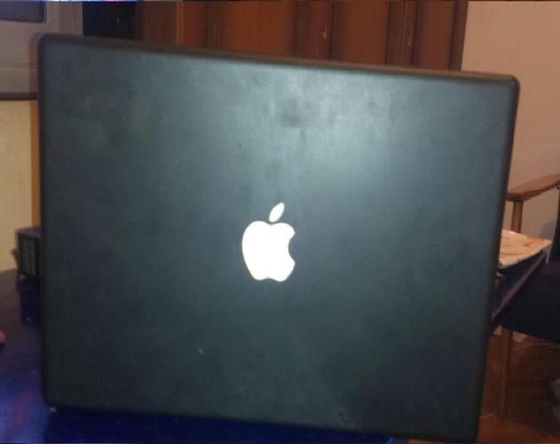 Аpple Macbook orginal so polnac