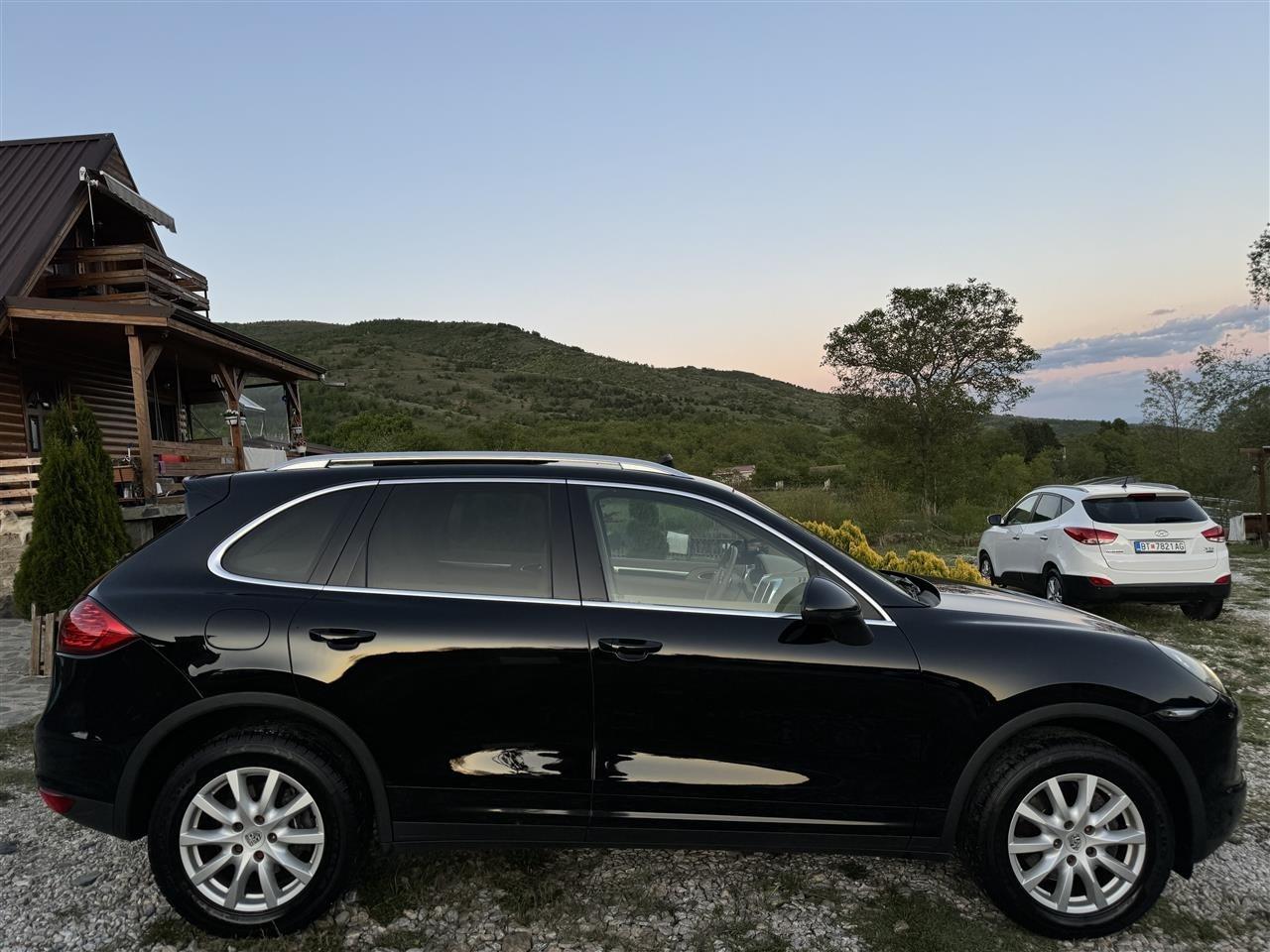 PORSCHE-CAYENNE-3-0D-240KS--8G-TRONIC--PLATINUM-EDITION-