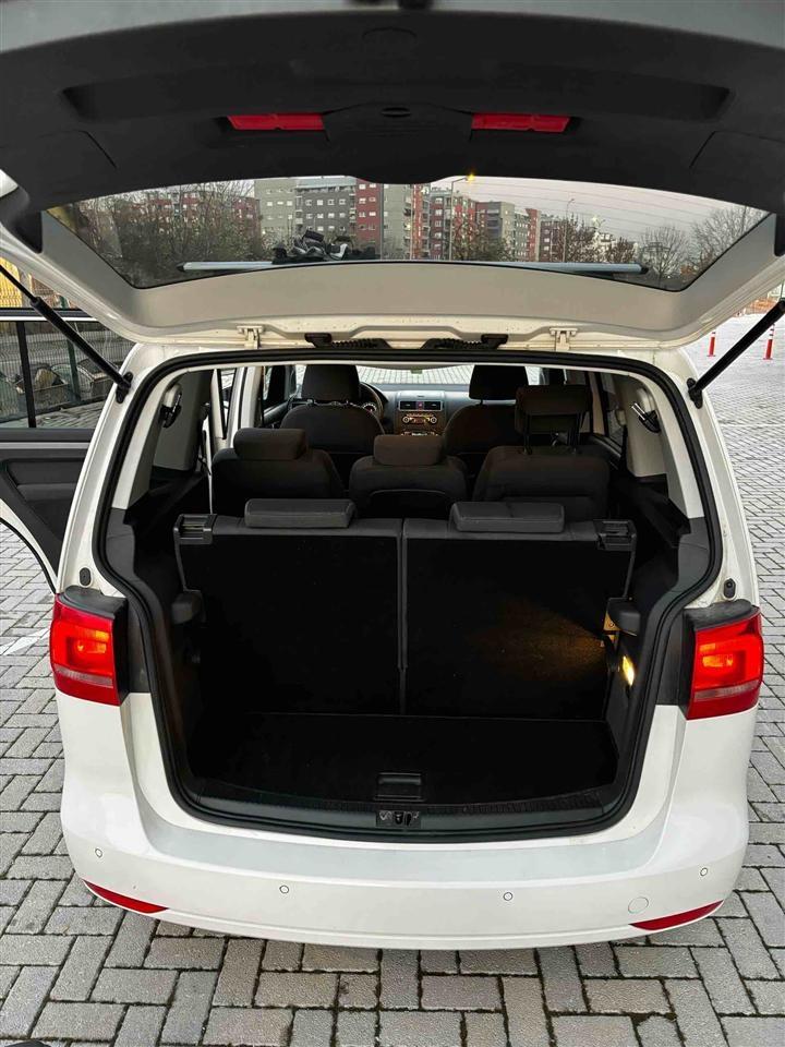 VW-Touran-1-4-TSI--150ks--7-sedišta-Benzin-Metan