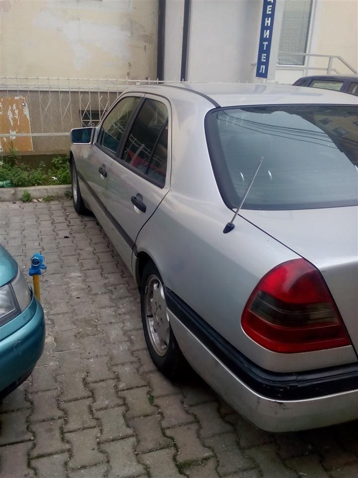 Mercedes-C250--96