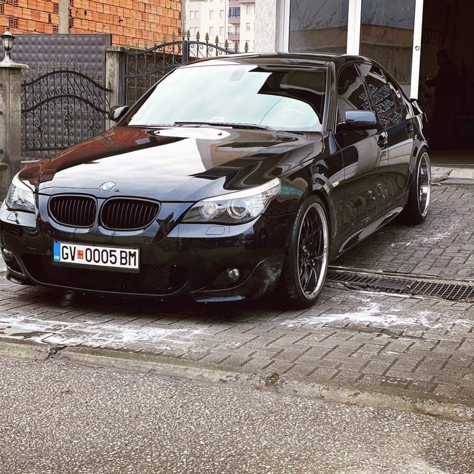 BMW SERIE 5 bmw-bmw-530d-e60-m-paket-ab-werk-bicolor occasion - Le Parking