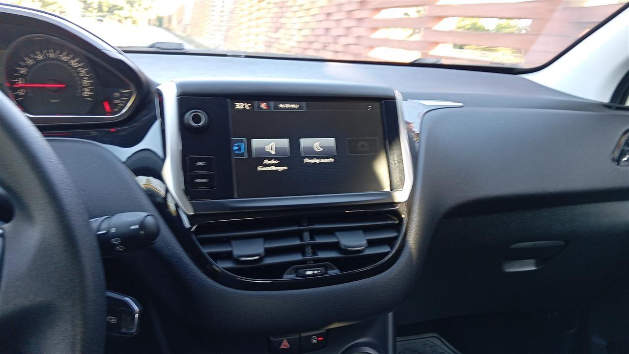 Peugeot-208-Kako-nova-2014-ta-za-pochetnici