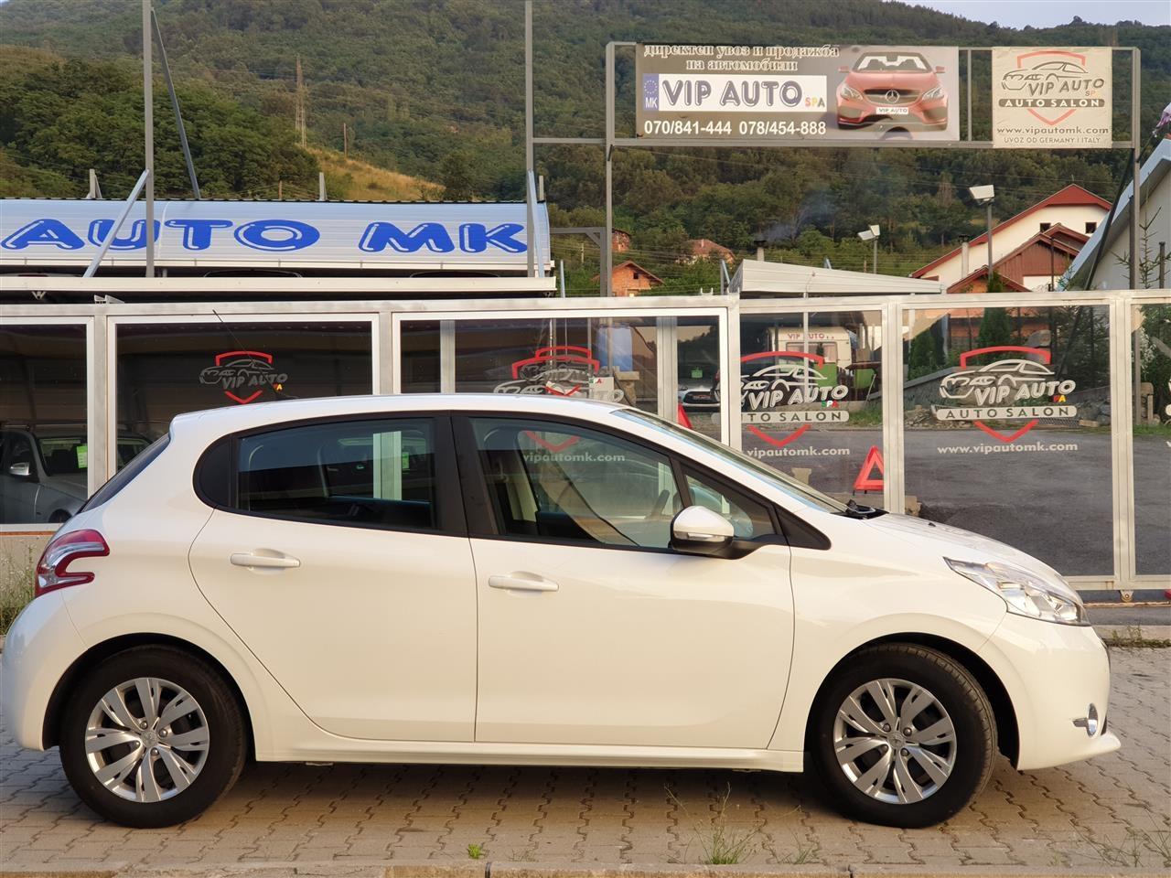 PEUGEOT-208-1-4-HDI-70-KS-4-0L-100-NAVIG-VIP-AUTO