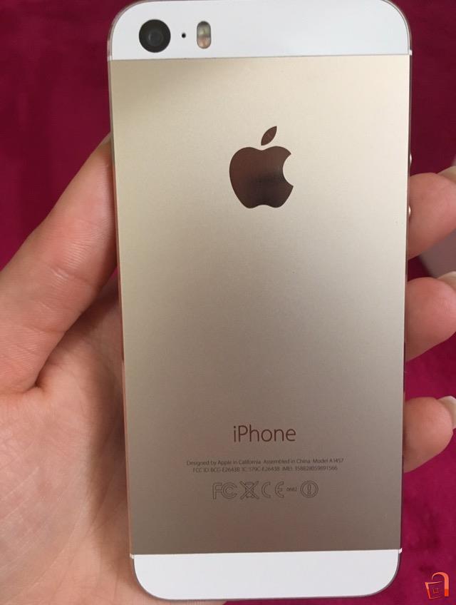 Айфон s авито. Apple iphone 5s Gold настоящий. Iphone 5s Gold цвет винтов. Айфон 5s золотой сверху. Айфон 20s.
