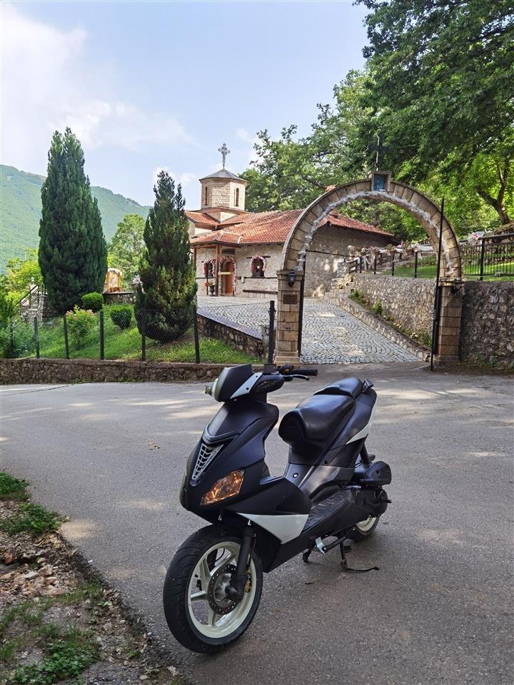 Se-Prodava-Aprilia-70cc--2013-godina--kontakt-075285315