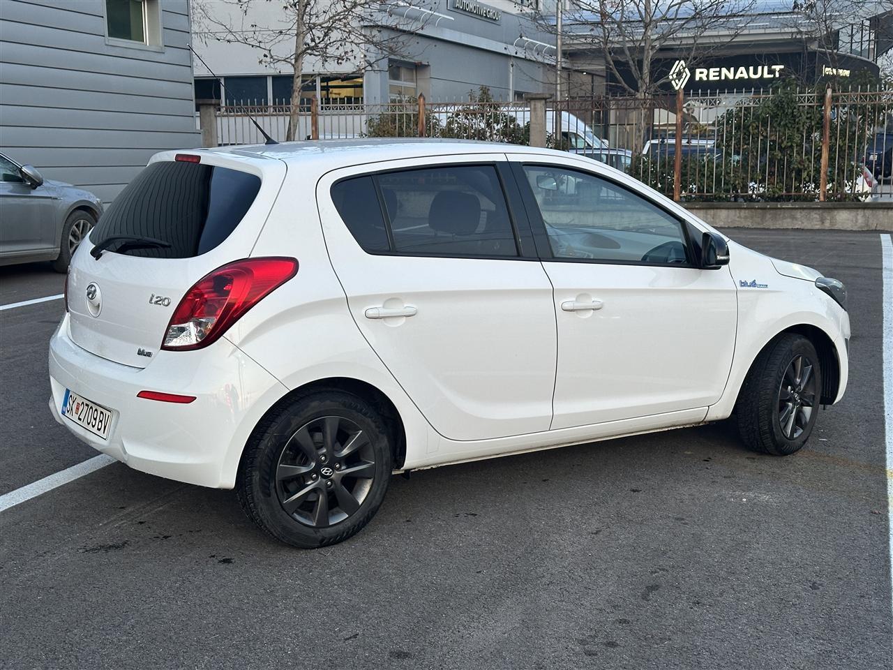 Hyundai-i20-1-2-benzin-2014g-FACELIFT
