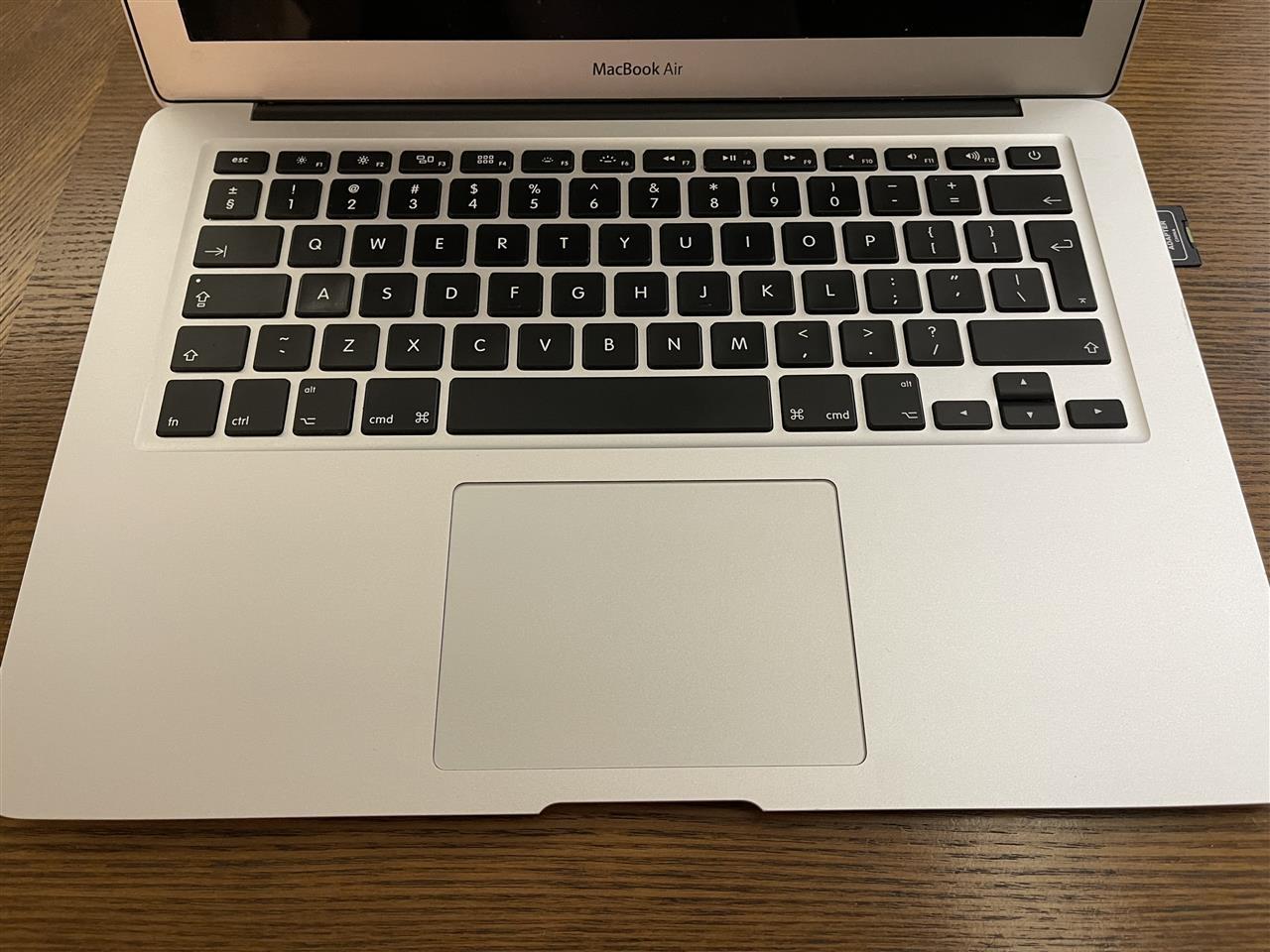 MacBook Air (13-inch, 2017) - MacBook本体