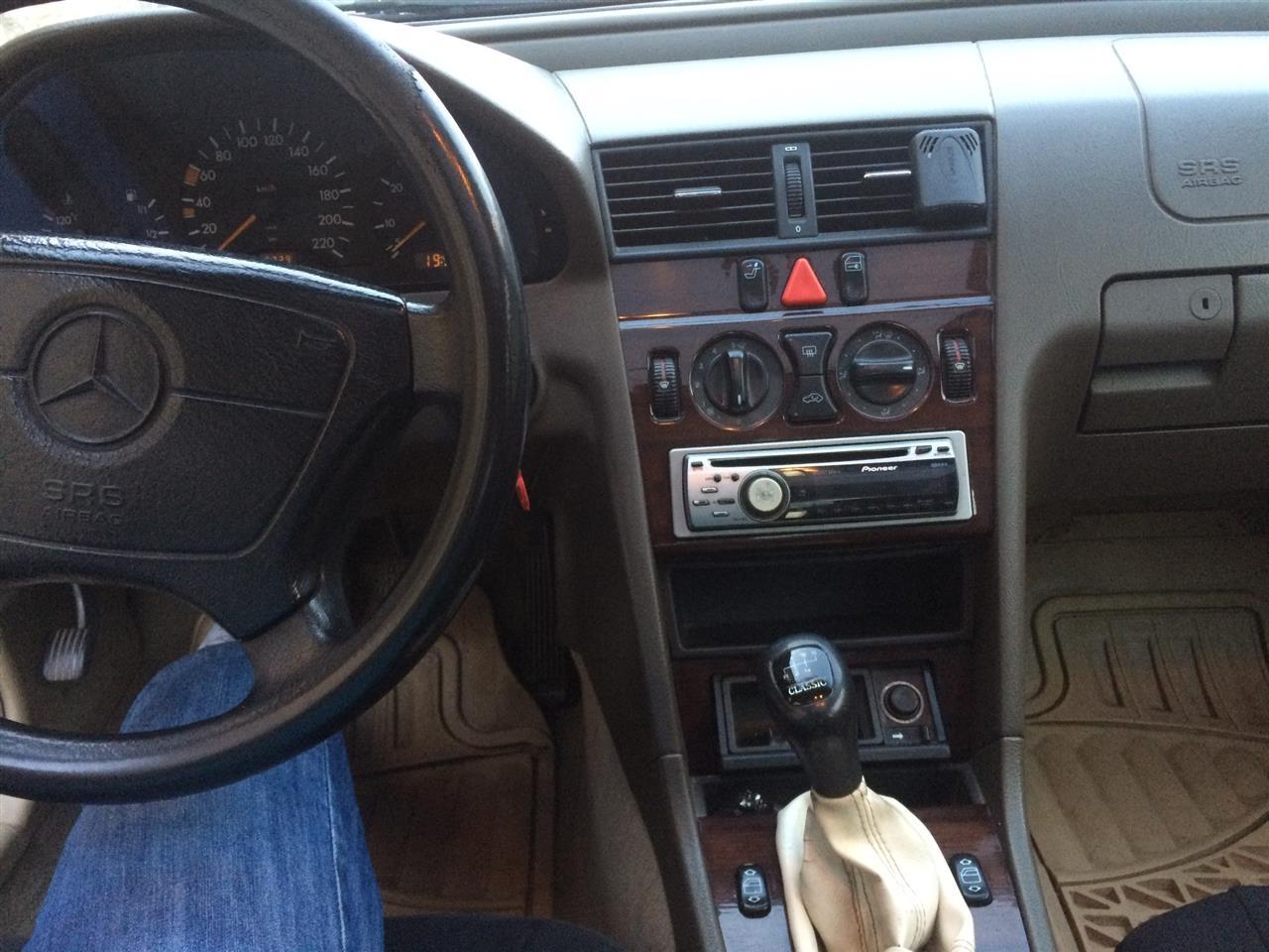 Mercedes-Benz-C220