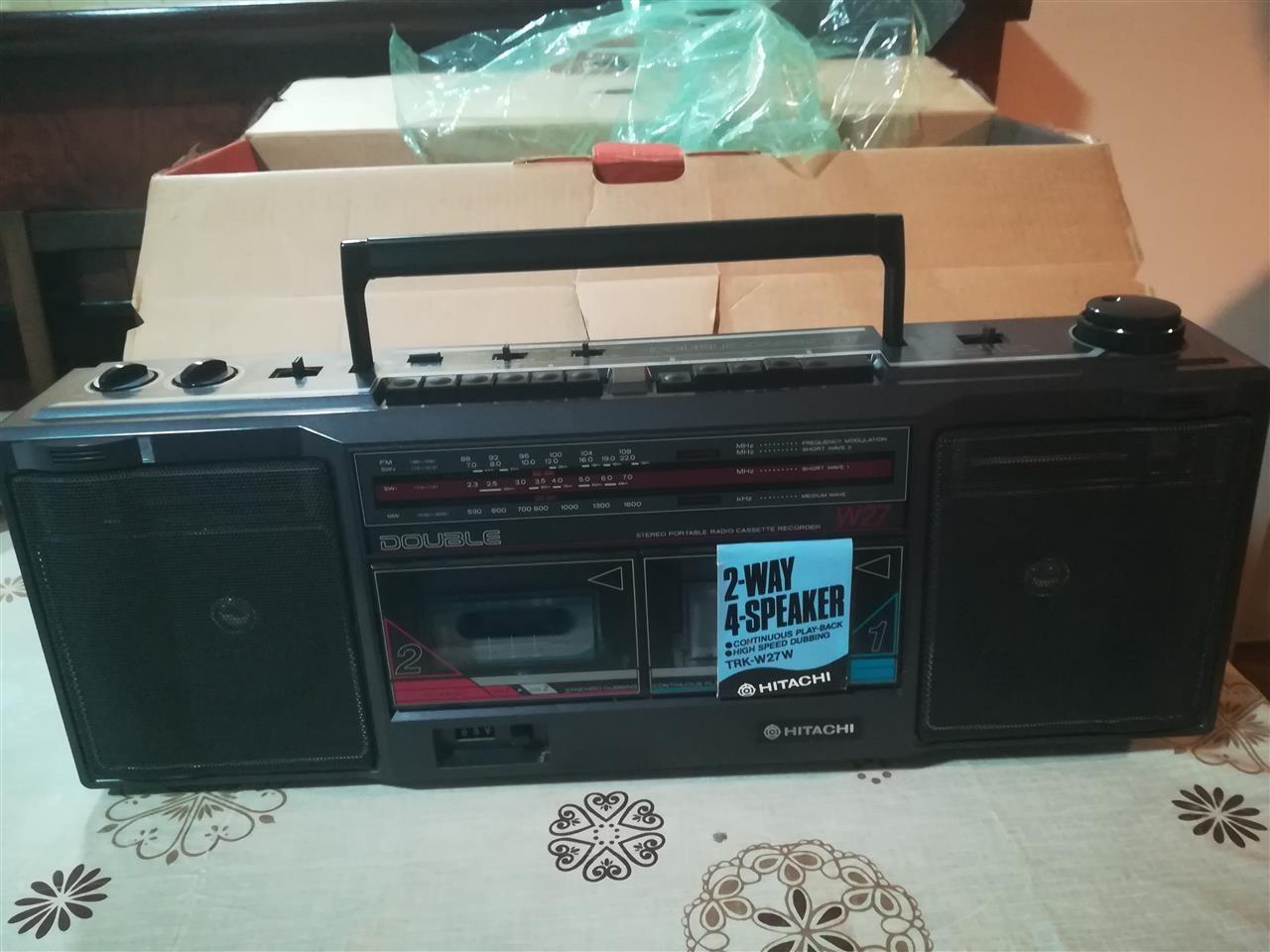 Prodavam-hitachi-retro-radio