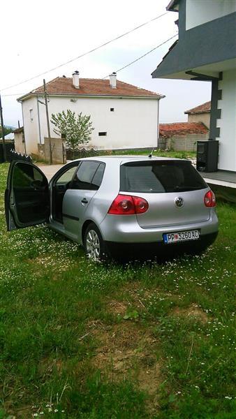 VW-Golf--06