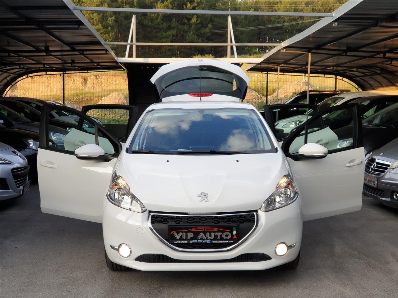 PEUGEOT-208-1-4-HDI-70-KS-4-0L-100-NAVIG-VIP-AUTO
