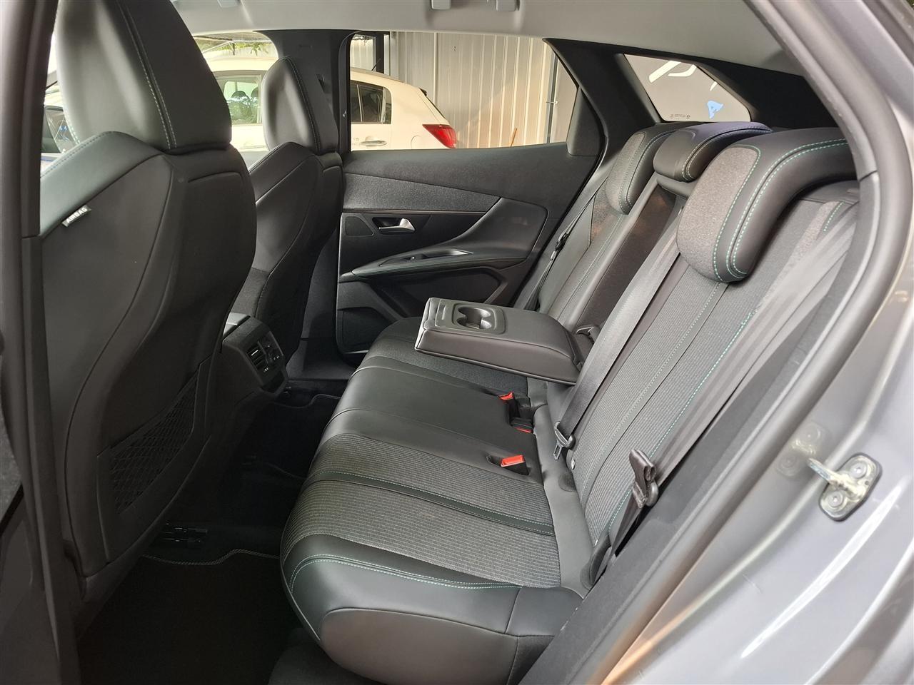 Peugeot-3008-1-5hdi-130ks-21g--Allure-EAT-8