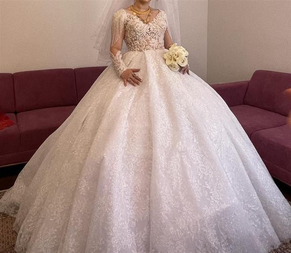 Wedding gown
