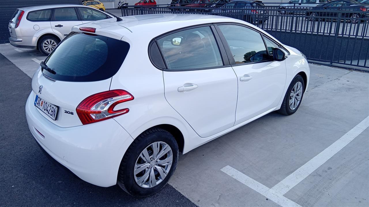 Peugeot-208-Kako-nova-2014-ta-za-pochetnici