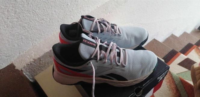 Se prodavaat patiki Reebok