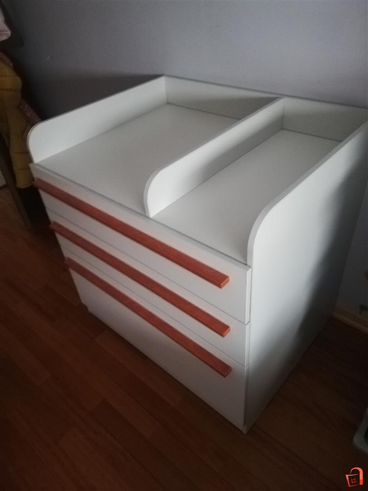 Fiokar So Natkasna Za Previvanje Na Bebe Skopje