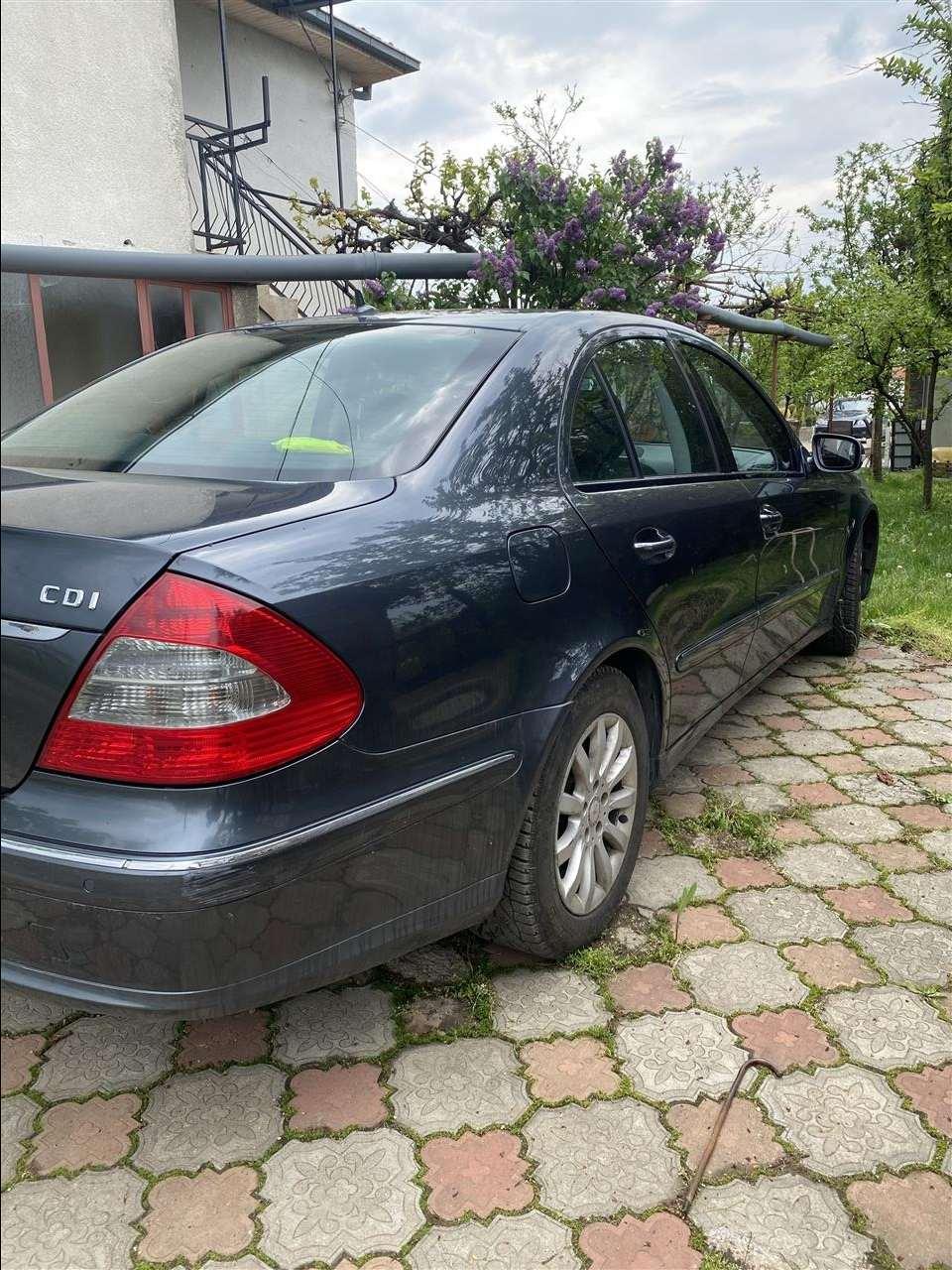 Mercedes-Benz-E220