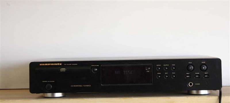 CD-pleer-Marantz-cd4000-
