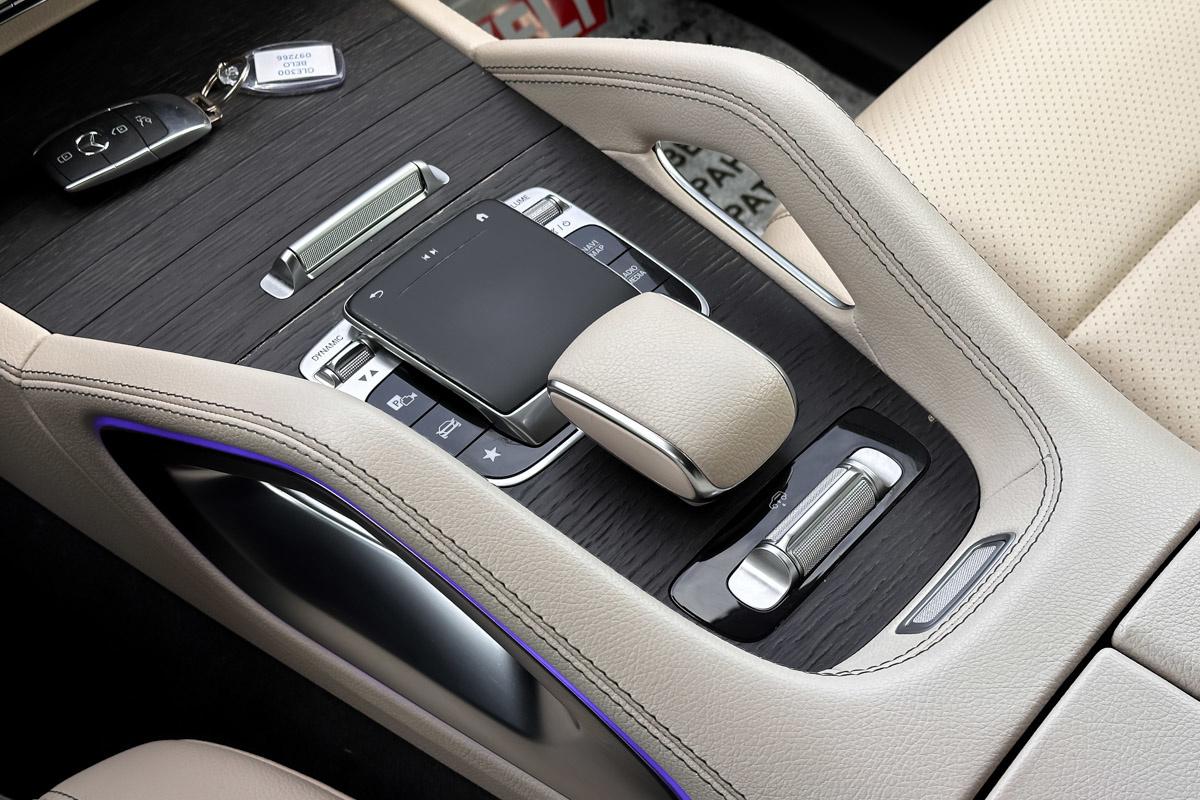 MERCEDES-BENZ-GLE300D-245HP-4-MATIC-9G-TRONIC