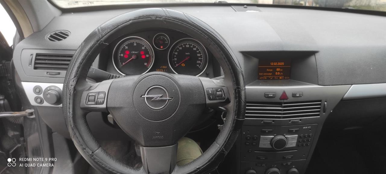 SE-PRODAVA-OPEL-ASTRA