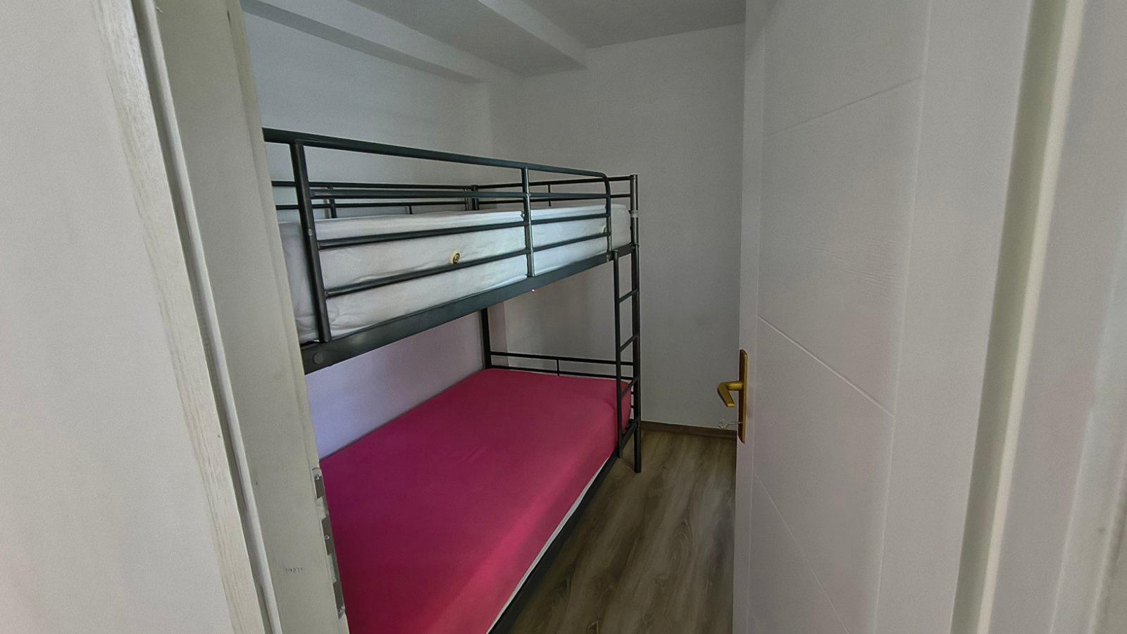 Iznajmuvam-stan-kaj-Simpo--Karpos-1-60m2--renoviran--nameste