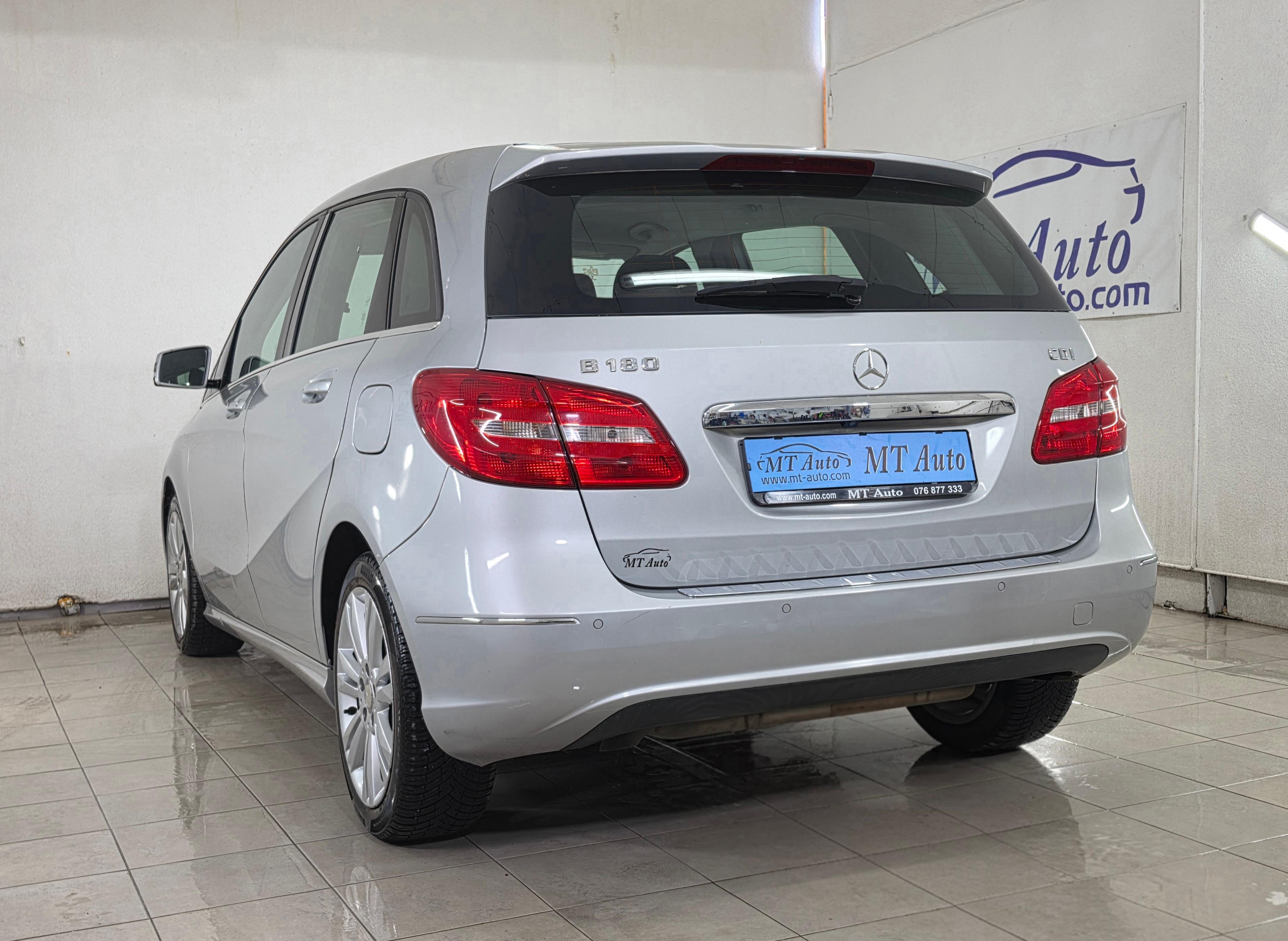 MERCEDES-B180-CDI-110-KS-EXCLUSIVE-NAVI-KAMERA---14-MT-Auto