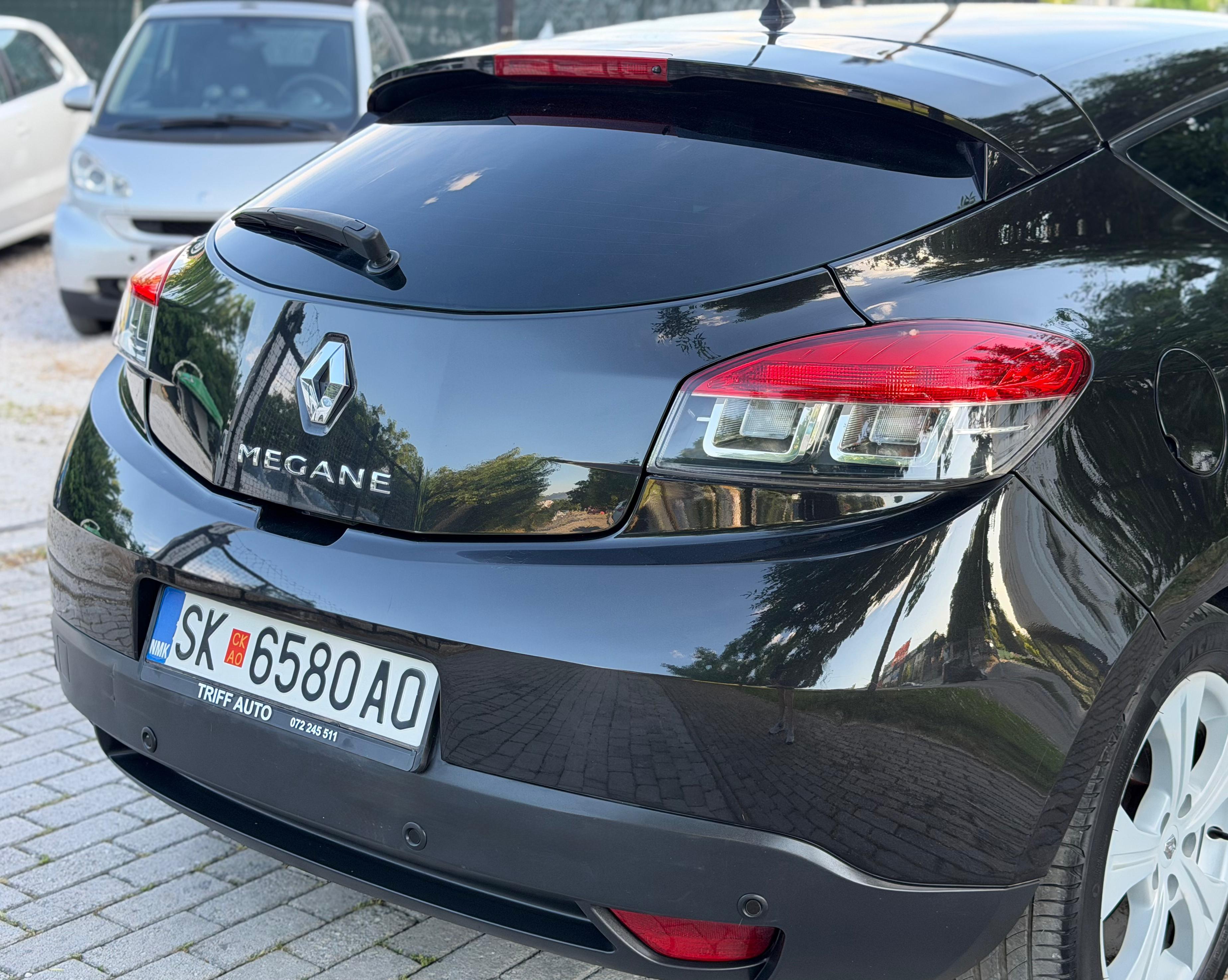 RENAULT-MEGANE-COUPE-1-5DCi-2010