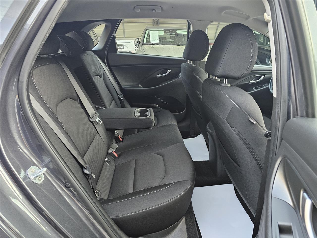 HYUNDAI-I-30-FACELIFT-1-6-CRDI-100-KS-FACF-NAVI-LED-VIP-AUTO